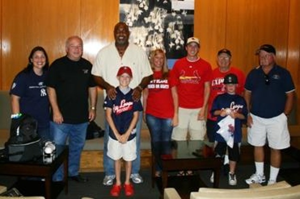 TEAM:Cincinnati Reds CITY:Cincinnati STADIUM:Great American Ballpark   Here's Dave Parker, former member of the Cincinnati Reds, with our small group tour of the Midwest.