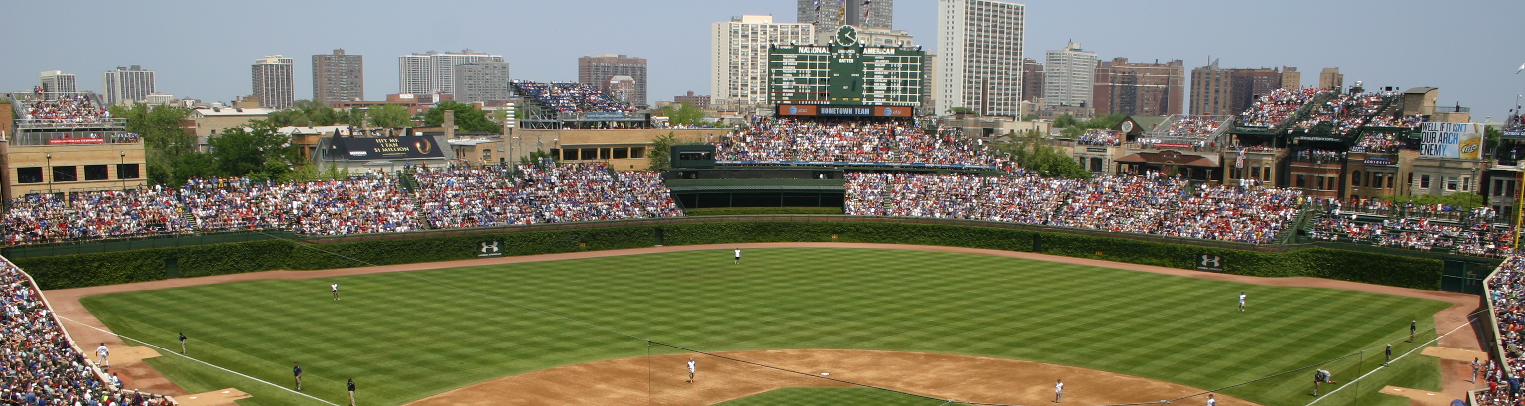 Wrigley_Field_Scoreboard.jpg