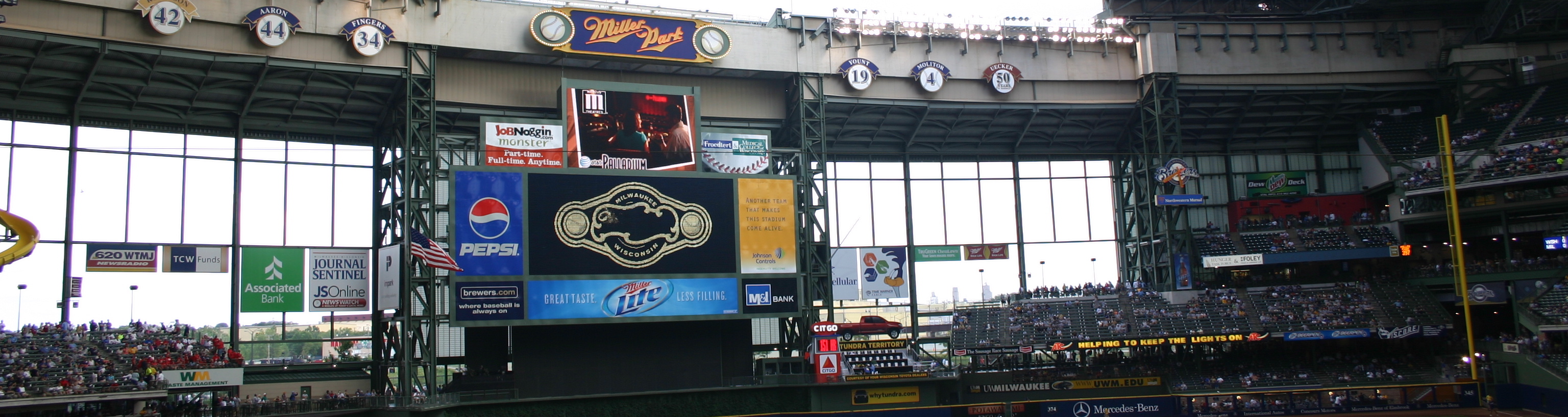 Miller_Park_Scoreboard.jpg