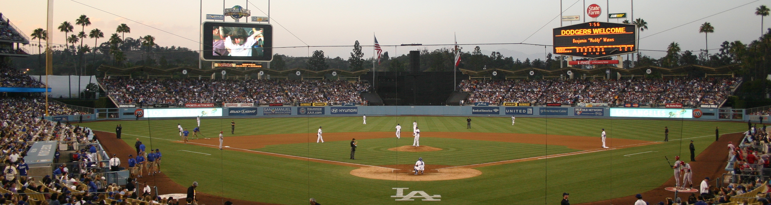 Dodger_Stadium_Field.jpg