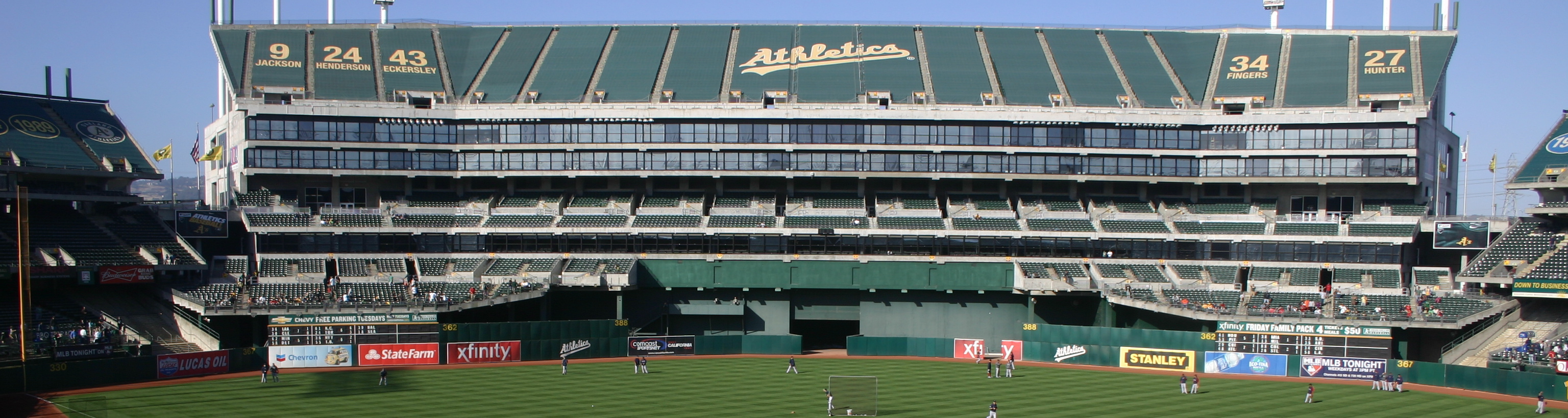 Oakland_Coliseum_Outfield.jpg