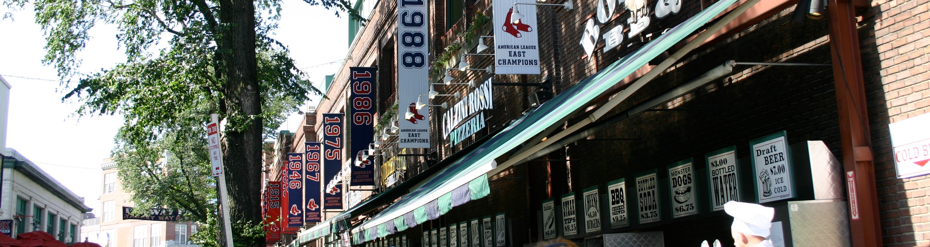 Fenway_Park_Yawkey_Way.jpg